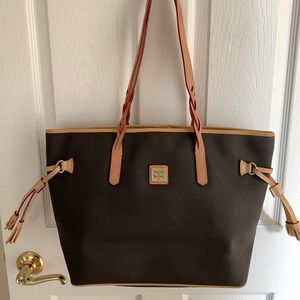 Dooney & Bourke beautiful tote